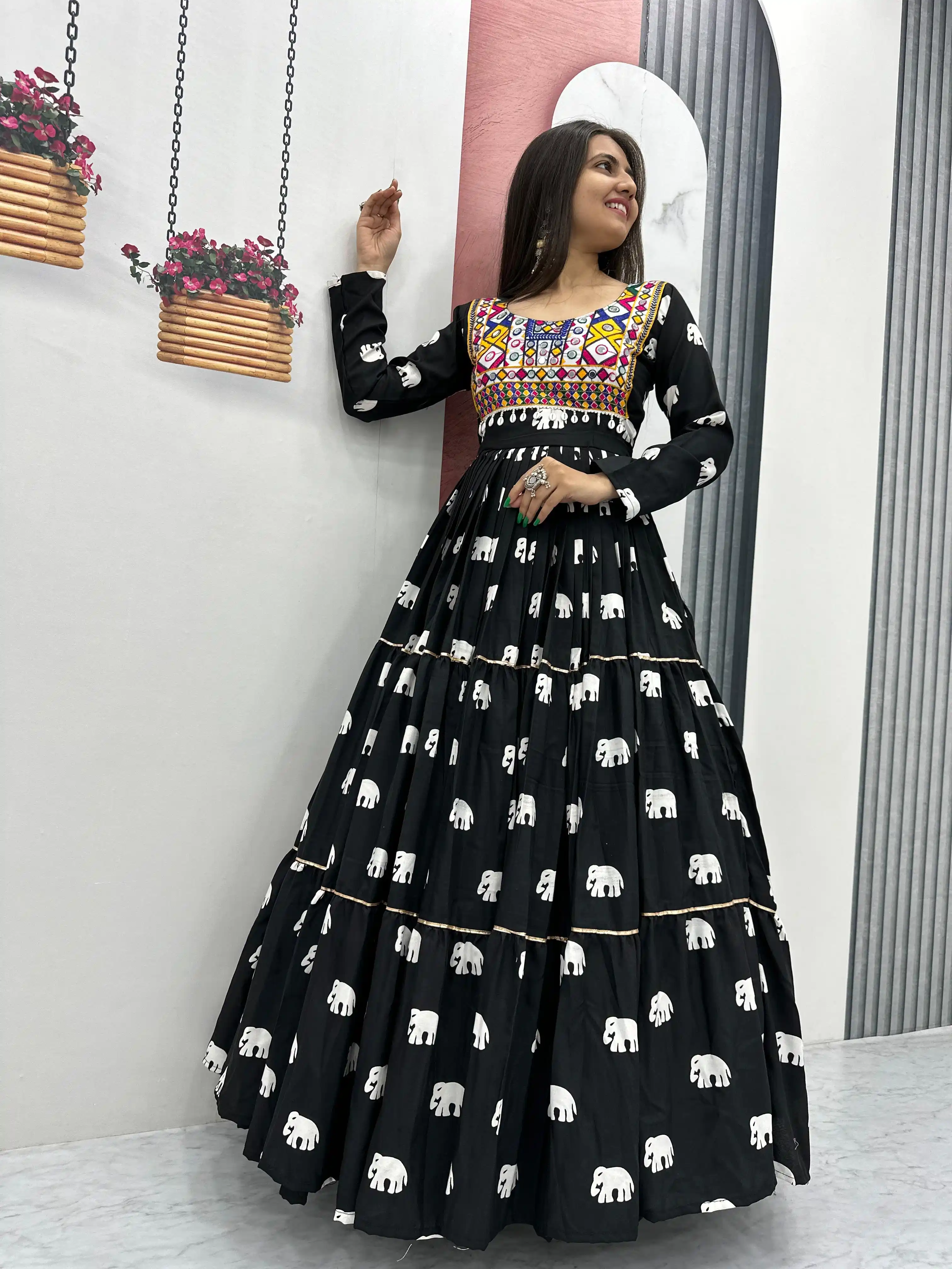 Image from Modernfashions.in: This Big Flair 9 Meter Gown seems like a stunning option for special o...