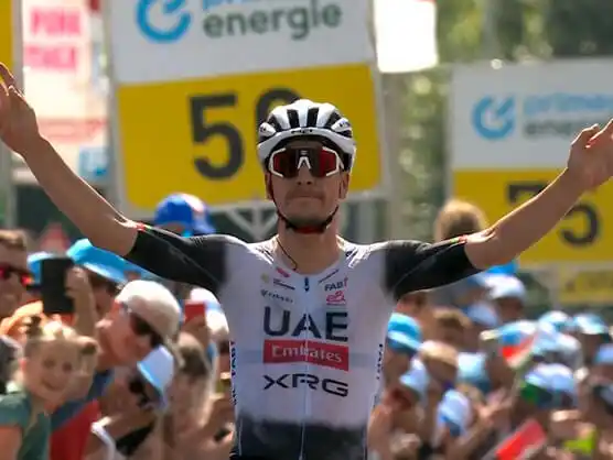 Image from EsCiclismo.Com | Ciclismo: *Tour de Suiza: João Almeida se impone en Emmetten y recorta diferenci...