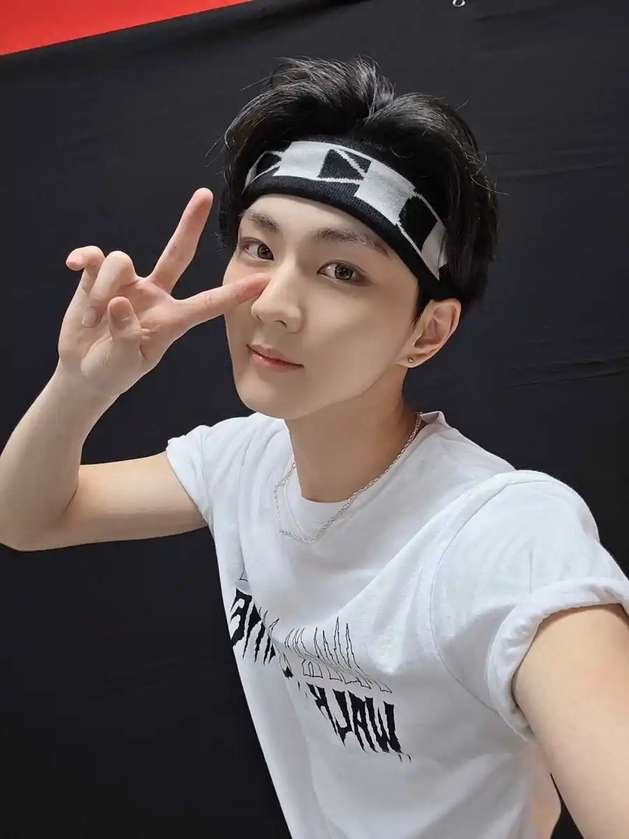 Image from ENHYPEN UPDATE WHATSAPP: 🐺 𝐮𝐩𝐝𝐚𝐭𝐞 𝐞𝐧𝐡𝐲𝐩𝐞𝐧 [WEVERSE]  :  [ <a class="text-blue-500...