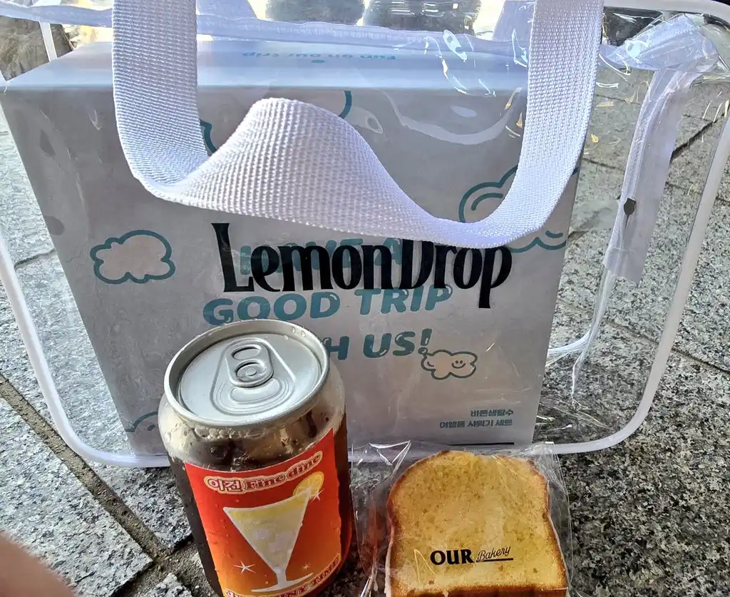 Image from 𝟖 𝐌𝐀𝐊𝐄𝐒 𝟏 𝐓𝐄𝐀𝐌 | ATEEZ UPDATES: *ATEEZ Inkigayo siaran terakhir fan gift (역조공):* *Shower set travel si...