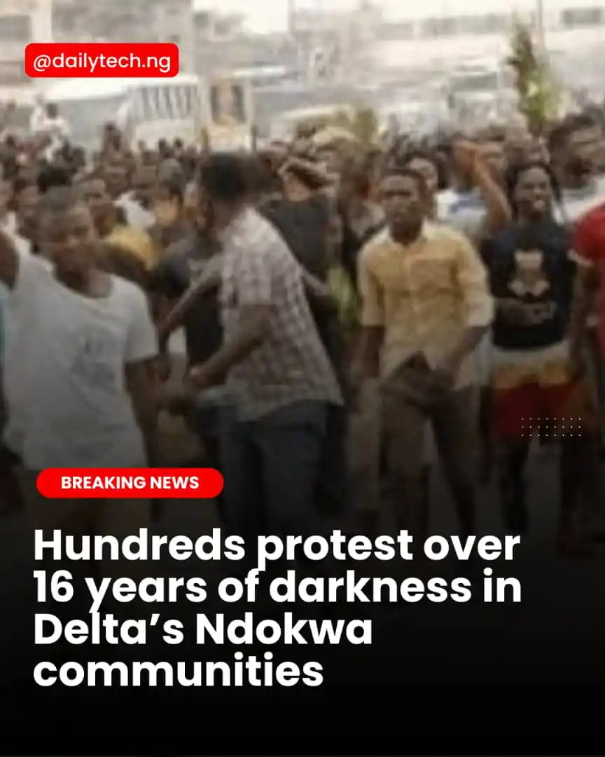 Image from Daily Tech Nigeria: Hundreds of youths and residents from the Ndokwa area blocked the Kwal...