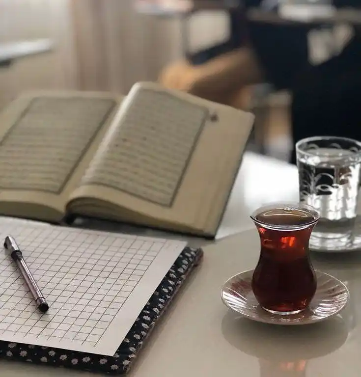 Image from درر من أثر السلف: `قالَ ابنُ الجَــــوزيِّ:` *"المسكِينُ، كلُّ المِسكِينِ، من ضاعَ عُمر...