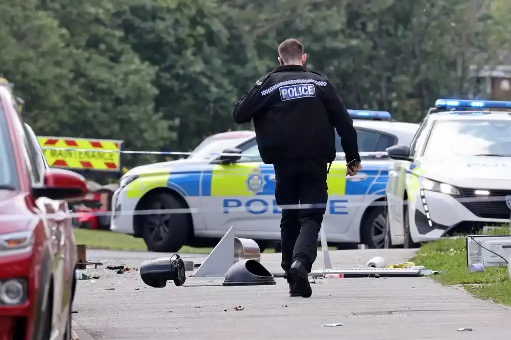 Image from ChronicleLive: *Major police response swarms street with cordon in place*  https://cr...