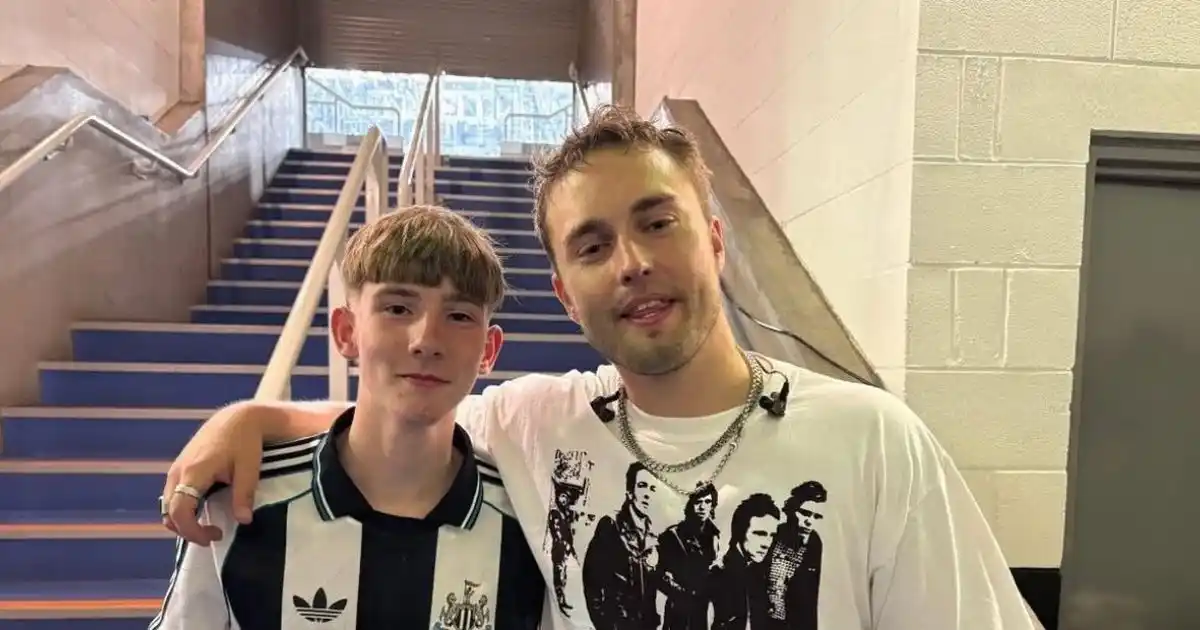Image from ChronicleLive: *Meet the 15-year-old busker who played alongside Sam Fender*  Full st...