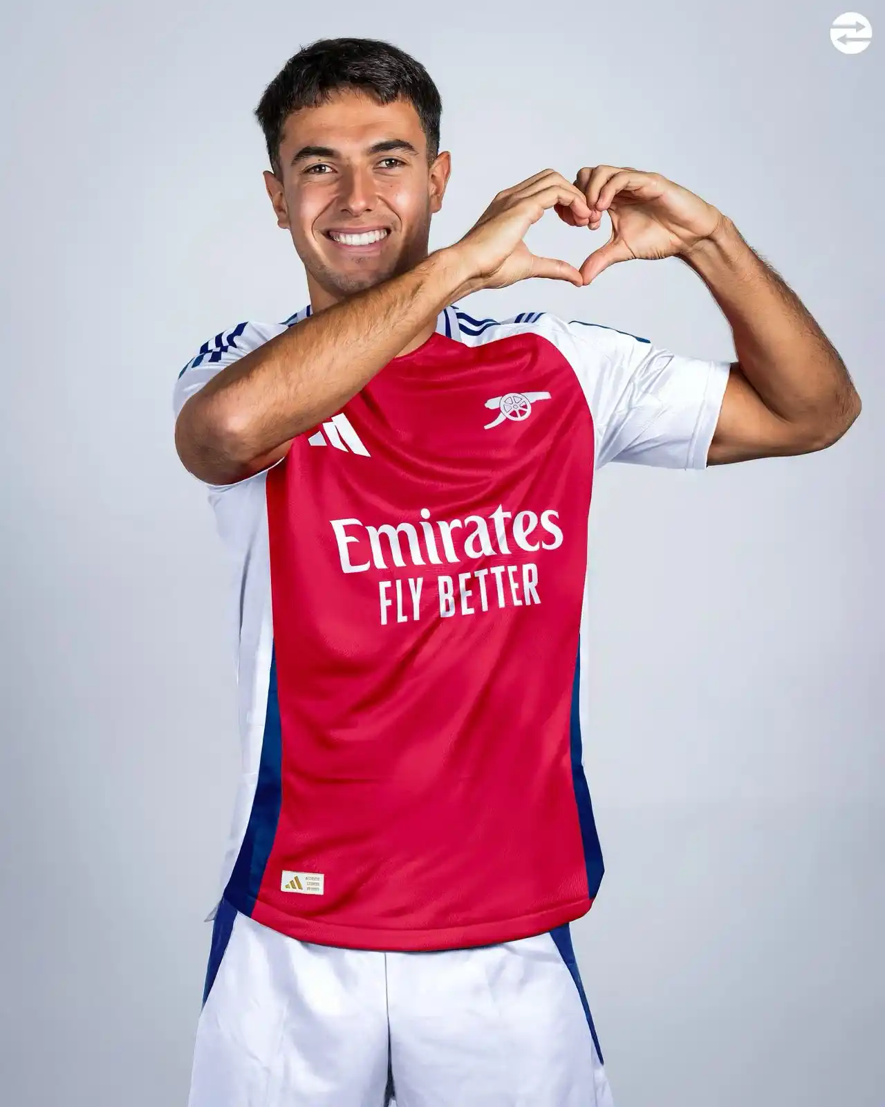 Image from Transfermercato.com: ❤️🤍🤝 مارتن زوبيميندي (26 عامًا) وقع بالفعل عقدًا طويل الأمد مع أرسن...
