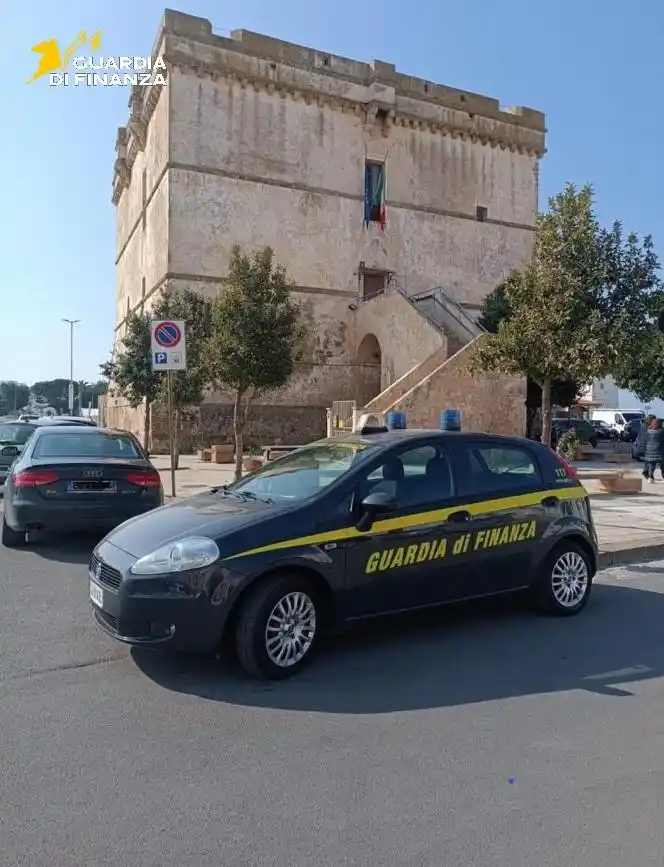 Image from BrindisiReport.it: Pregiudicato affigge cartello "affittasi": finanzieri gli confiscano l...