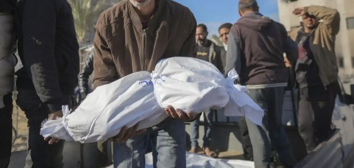 Image from MIDDLE EAST REVIEW: 🇵🇸 *PALESTINE UPDATES* *Gaza death toll rises* At least 202 bodie...