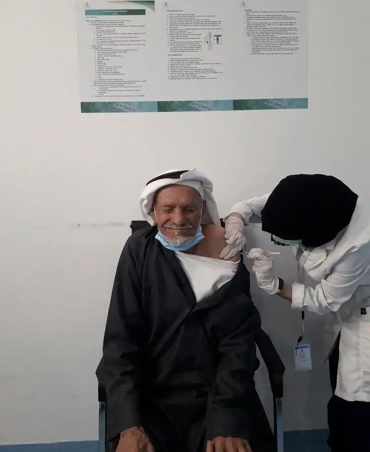 Image from Doctor Ekhlas 👸🏻🥼🫀: پیرمردی است دلآگاه، ز رنجور زمان مینشستهست به امید، به درمان و امان...