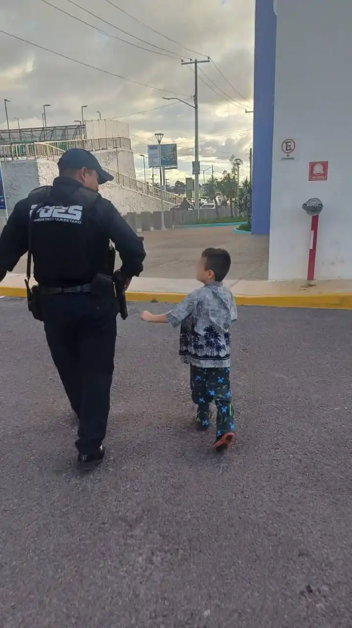 Image from Quadratín Querétaro: 🚨👦 ¡Triste caso en Lomas de Querétaro!  👉🏻 Un niño de 4 años fue e...