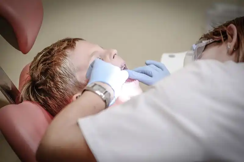 Image from Colegio Oficial de Enfermería de Valencia: 🔇🦷 Enfermeras y enfermeros de la salud bucodental quieren formar un ...