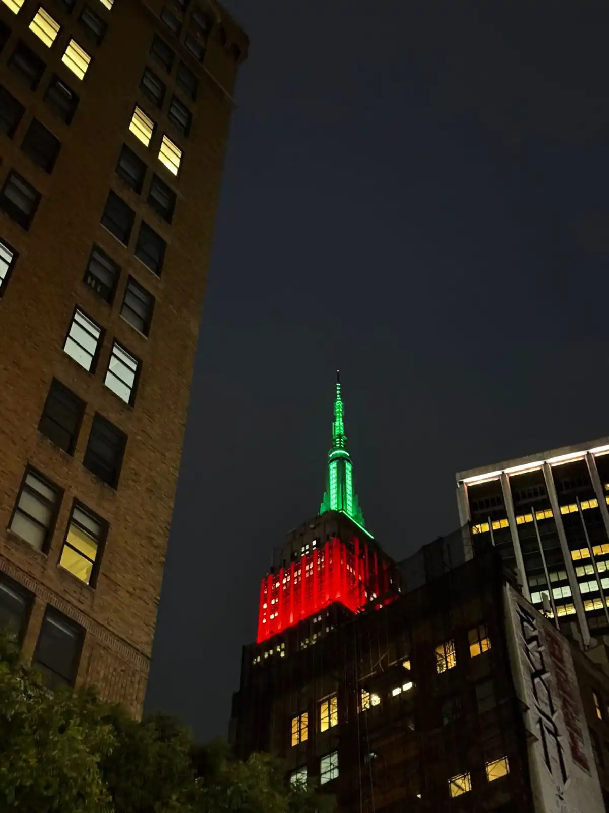 Image from Fluminense FC: Fluminense everywhere! O Empire State Building com as cores que traduz...