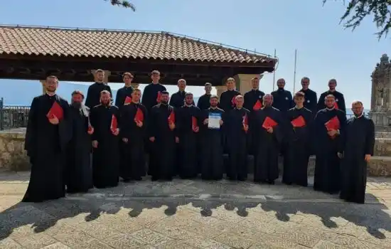 Image from Basilica.ro: Grupul „Sf. Ioan Damaschin” din Arad, singurii psalți participanți la ...