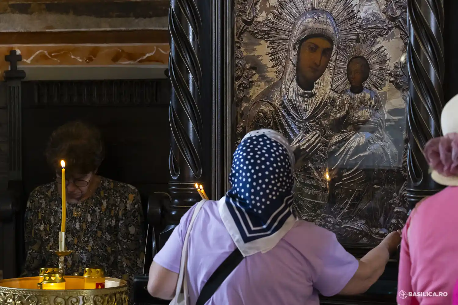 Image from Basilica.ro: La Tine ✍ Arhim. Ilarion Argatu La Tine, Maică, vin acum Ostenit de...