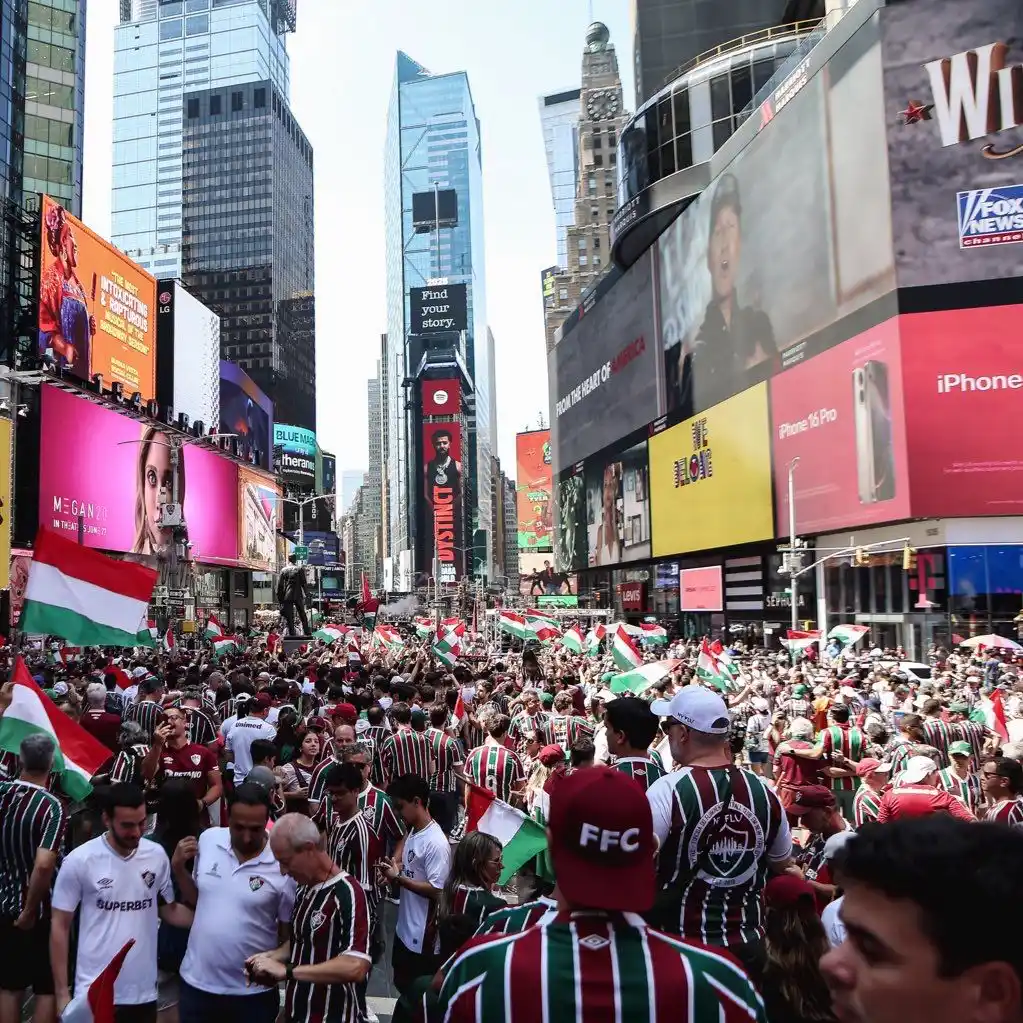 Image from Fluminense FC: Ocupamos!   A Times Square com o Verde, o Branco e o Grená! 🥰🥰🥰...