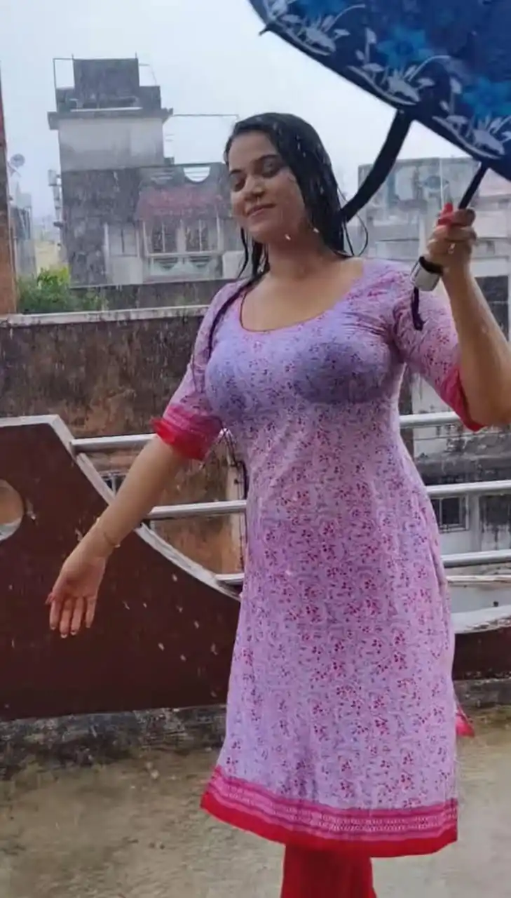 Image from Cinema_bazzi: তুমি আর আমি বৃষ্টিতে ভিজি https://t.co/WMoQSV8bFp https://t.co/WMoQSV...