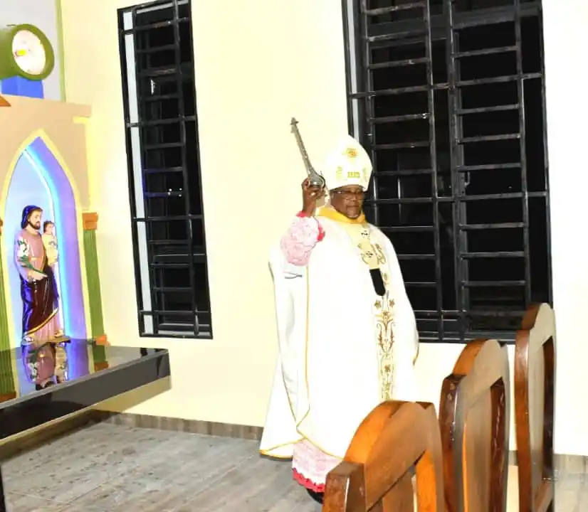 Image from Radio Maria Tanzania: ASKOFU MKUU RUWA'ICHI AMEZINDUA NA KUBARIKI NYUMBA YA MAPADRE, SKANSKA...