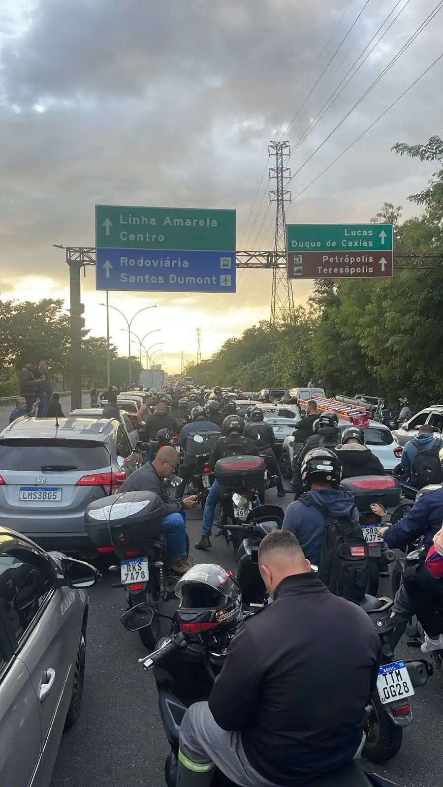 Image from 𝗕𝗹𝗶𝘁𝘇 𝗥𝗝 𝗔𝗴𝗼𝗿𝗮: Essa é a Realidade do Rio de Janeiro, um traficante tem o poder de PAR...