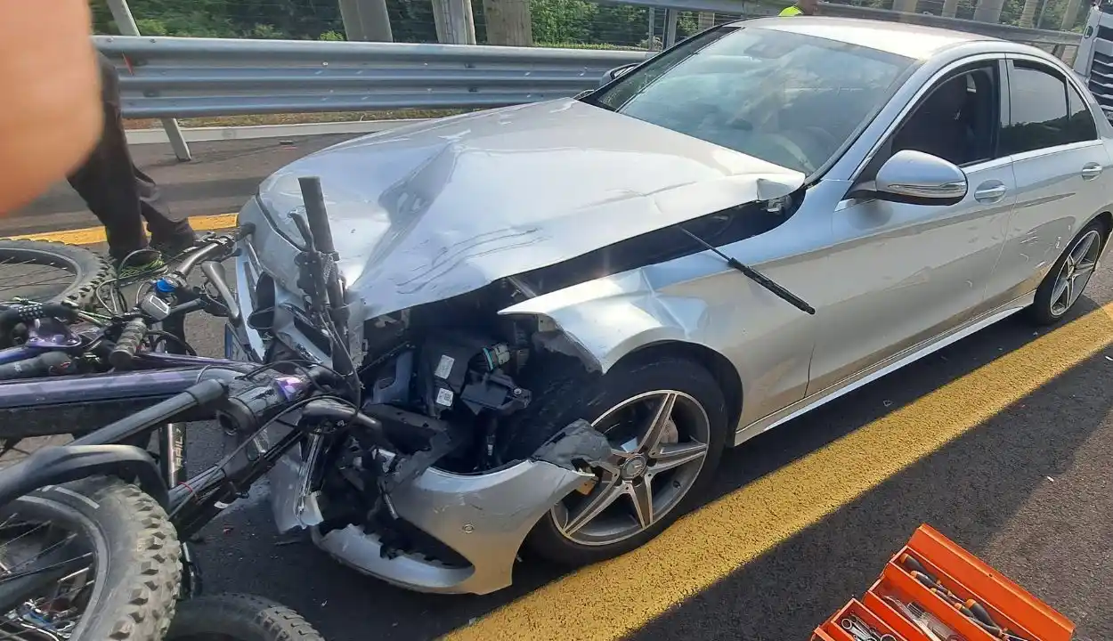 Image from TorinoToday: Incidente sull'autostrada Ivrea-Santhià, coinvolte tre vetture: due fe...