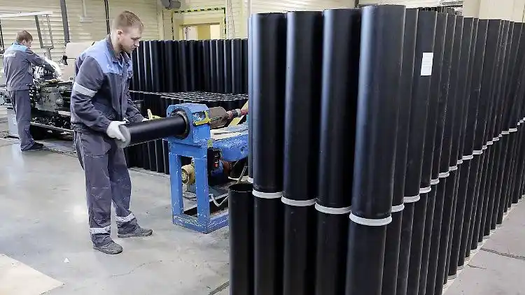 Image from ntv: Lieferung von Maschinen *Selenskyj: 13 deutsche Firmen helfen Moskaus ...