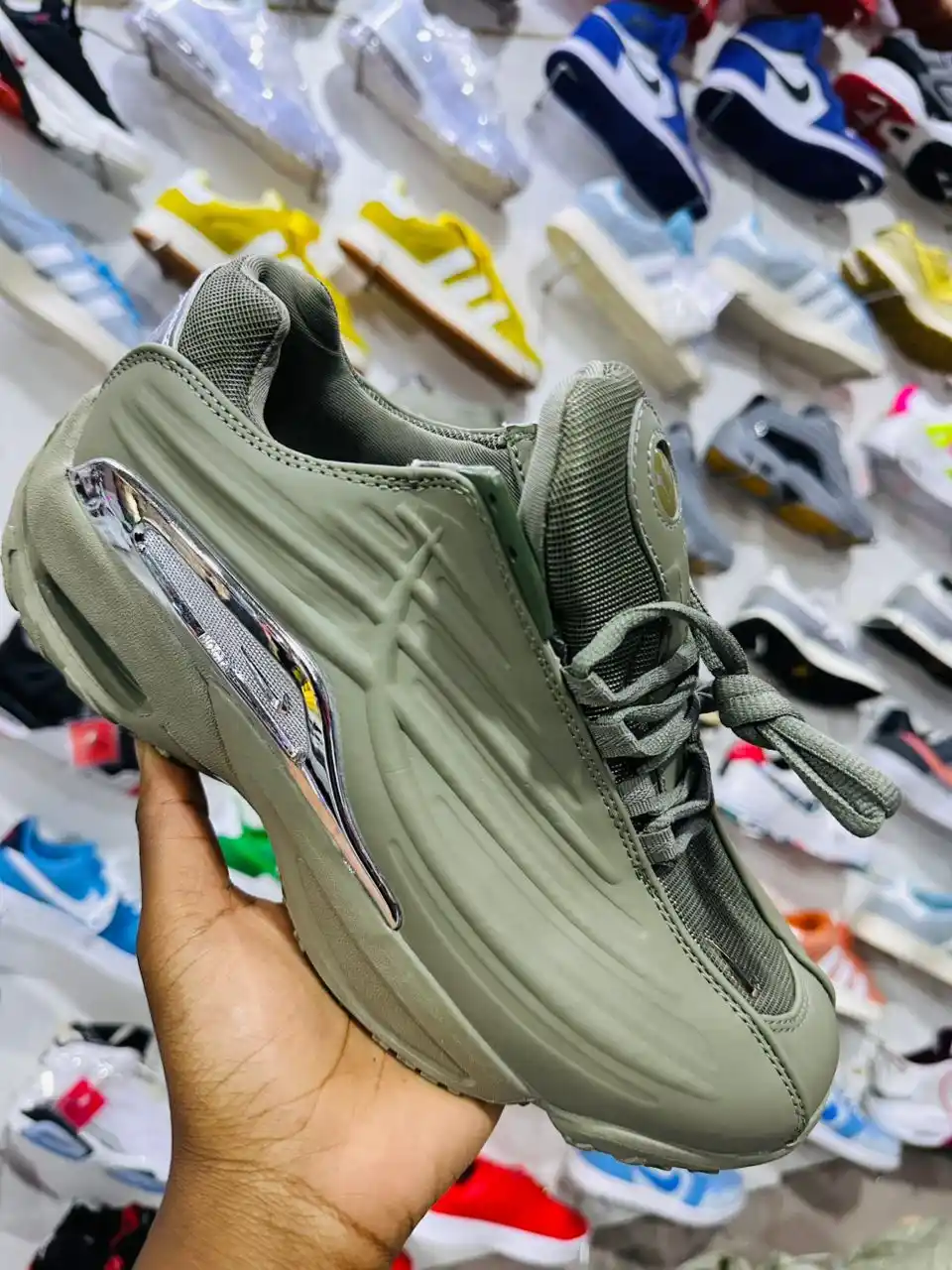 Maipanashevebhutsu Sneakers & Apparel Updates post