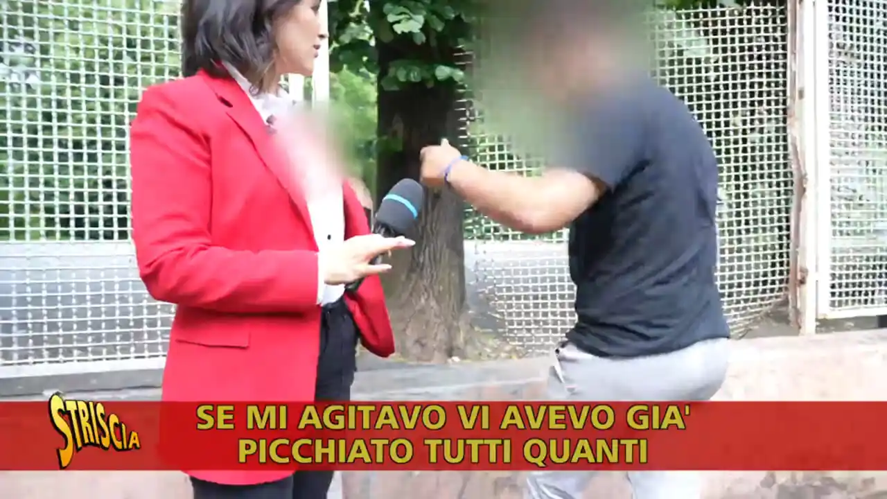 Image from TorinoToday: Striscia La Notizia torna alla piscina Sempione di Torino occupata da ...