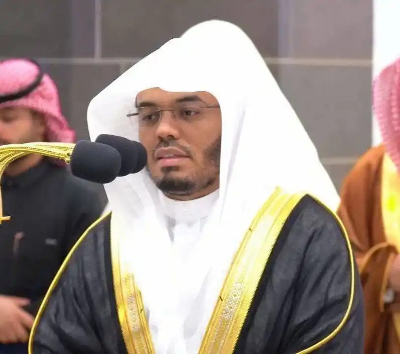 Image from مقتطفات الشيخ ياسر الدوسري 💟: اللهم انا نسألك بأسمائك الحسنى وصفاتك العلا ان تحفظ شيخنا <a class="te...