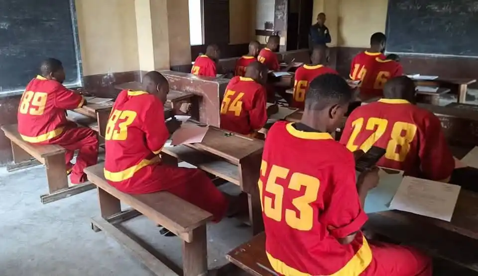 Image from BrazzaNews : Baccalauréat 2025 : Quatorze détenus composent depuis la maison d’arrê...