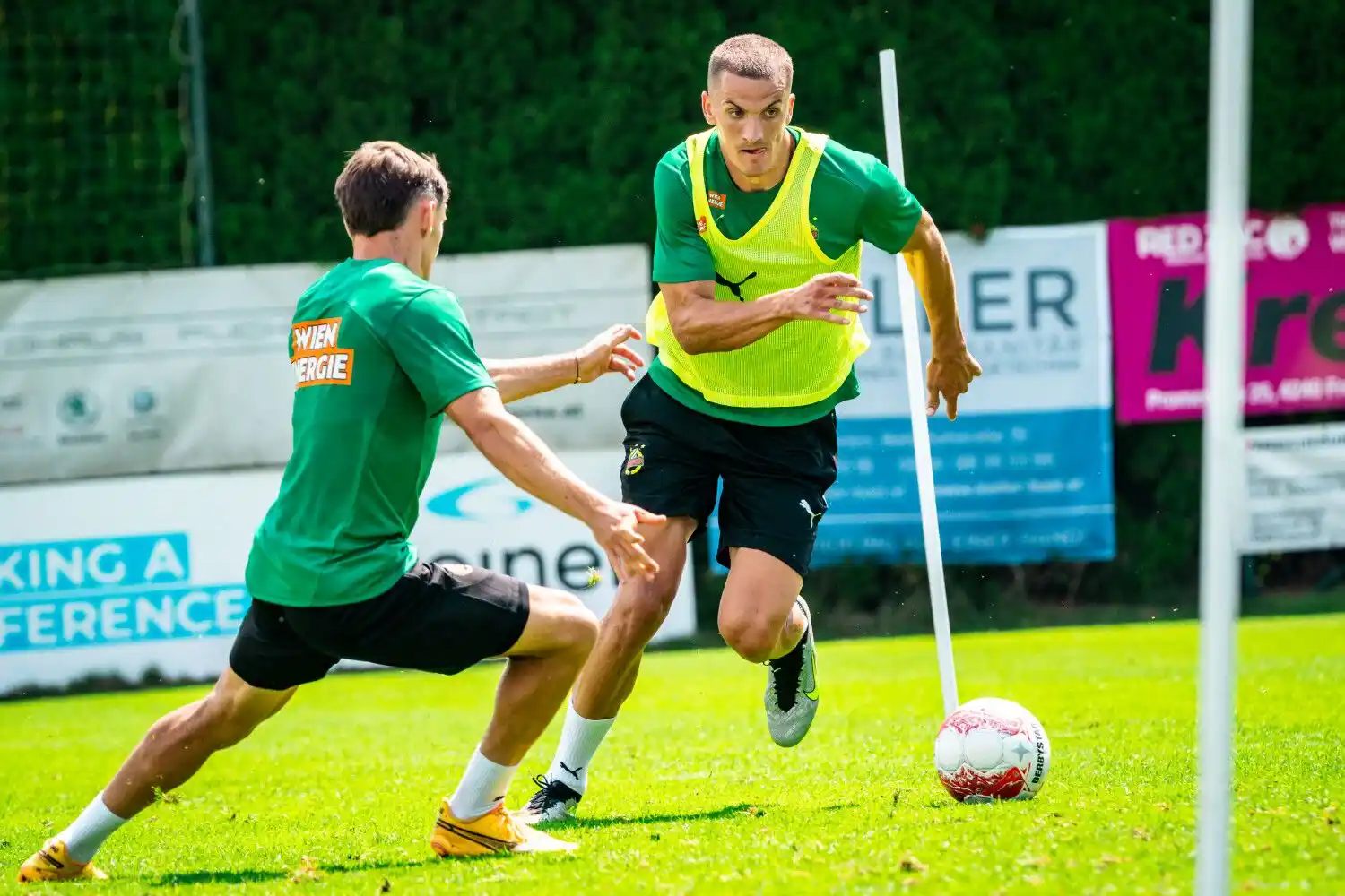 Image from SK Rapid: ⚽️ *ES GEHT BALD WIEDER LOS* ⚽️ Am Montag (11 Uhr) steht das erste Ma...