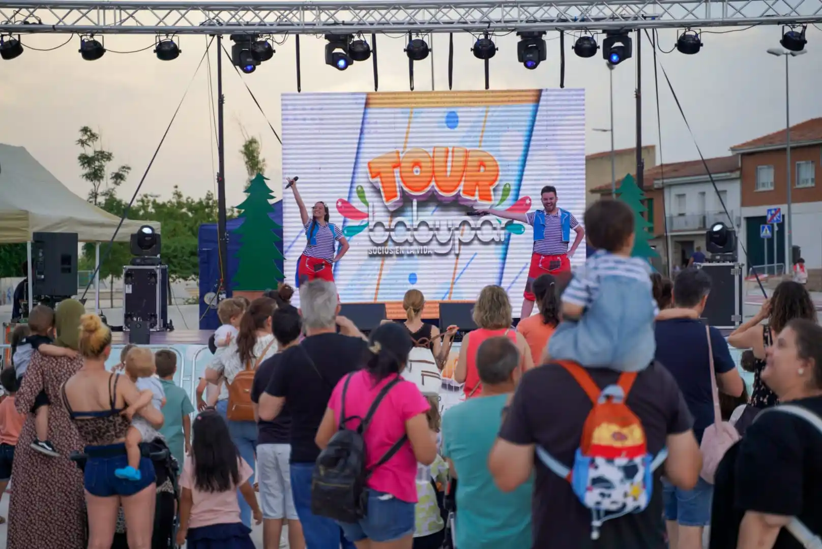 Image from Ayuntamiento de Colmenar Viejo: 🥳👨👩👦👦 Inauguración del 'Family Weekend' con el espectáculo ‘To...