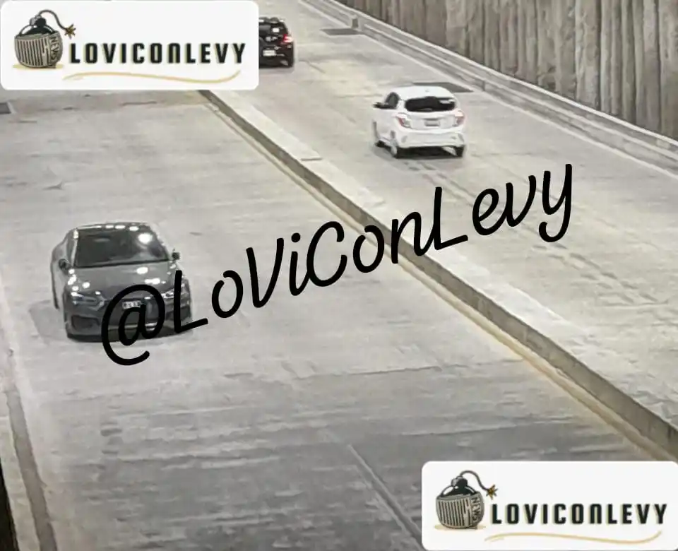 Image from LoViConLevy: Reportan vehículo sin placas en aparente estado de abandono  dentro de...
