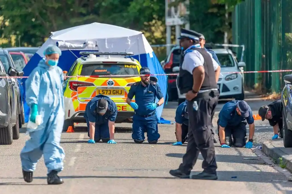 Image from The Mirror: *Shooting outside Croydon Costco leaves man dead as police hunt attack...