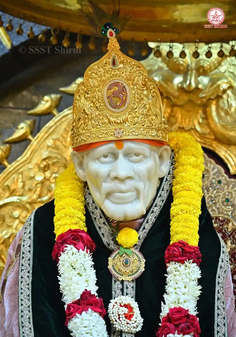 Image from Sai Yug Network: *Today's Morning Darshan of Sai Baba from Samadhi Mandir, Shirdi* *Go...
