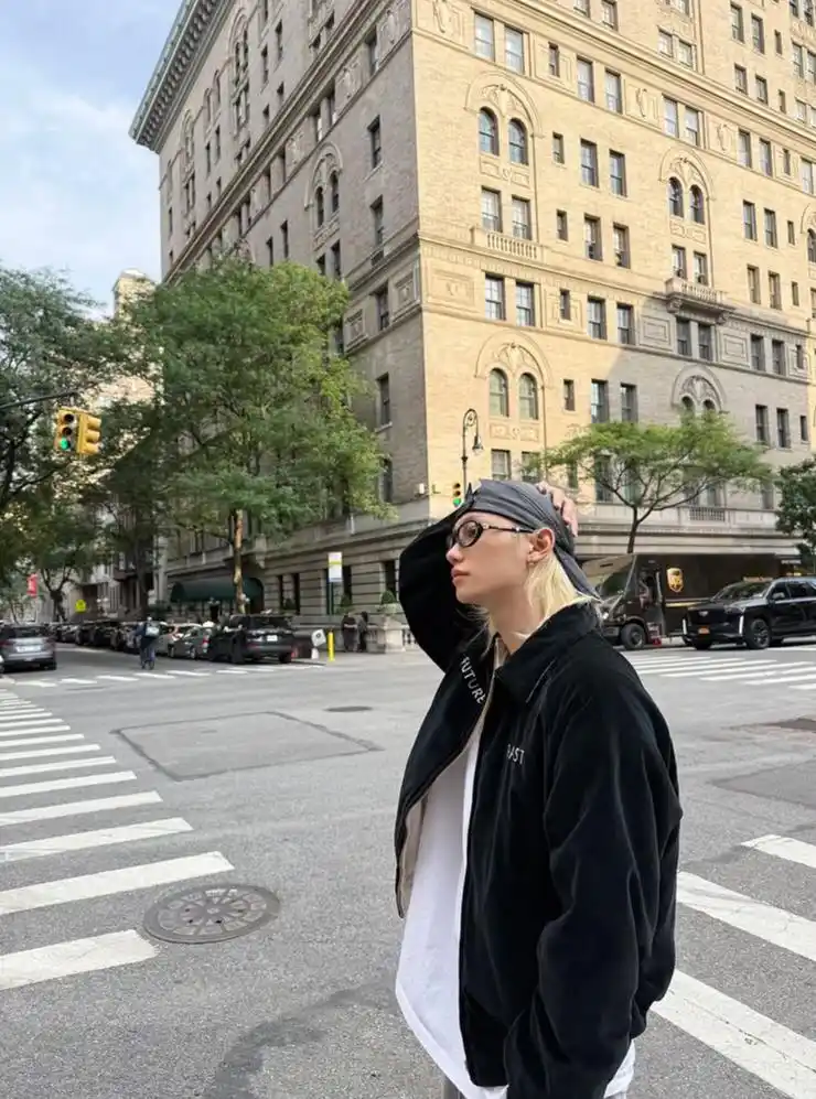 Image from STRAYKIDS UPDATES: Felix official instagram update “💙❤️🤍💛 <a class="text-blue-500 hove...