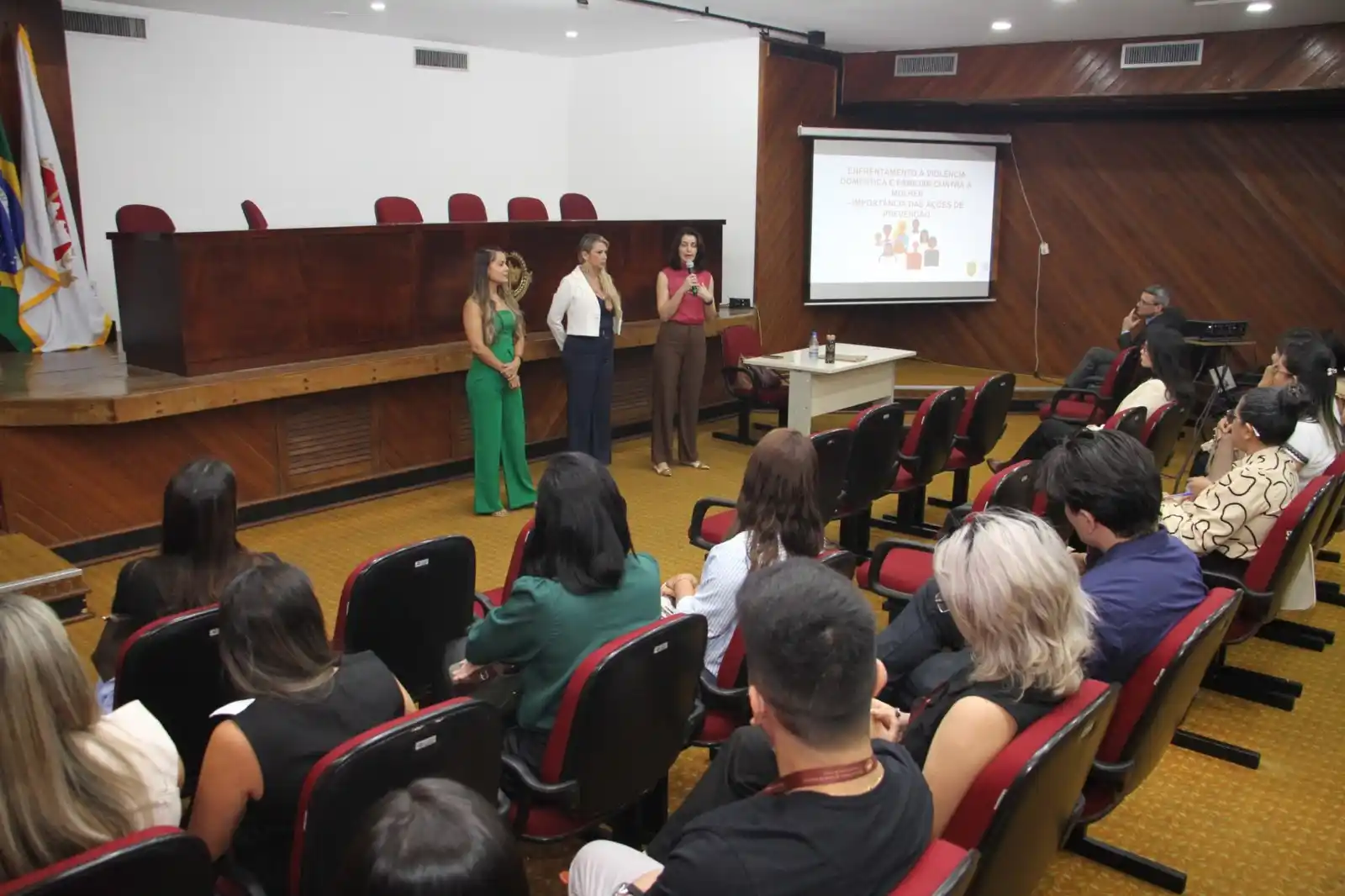 Image from MPAM | Ministério Público do Estado do Amazonas: *MP recebe oficina de enfrentamento à violência doméstica e familiar* ...
