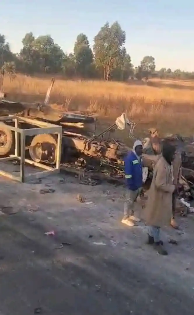 Image from THE ZIM BULLETIN NEWS: SAD | Accident iti yaitika pa10 km peg takupinda muMarondera from Hara...