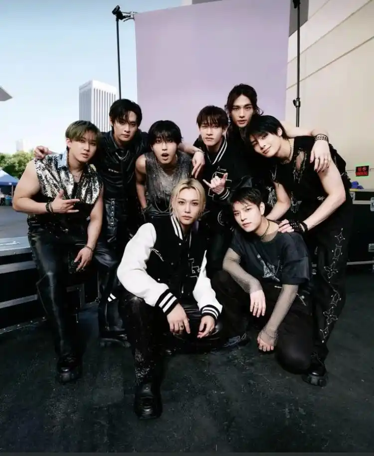 Image from STRAYKIDS UPDATES: Stray Kids have now surpassed 11 BILLION streams on Spotify! With this...