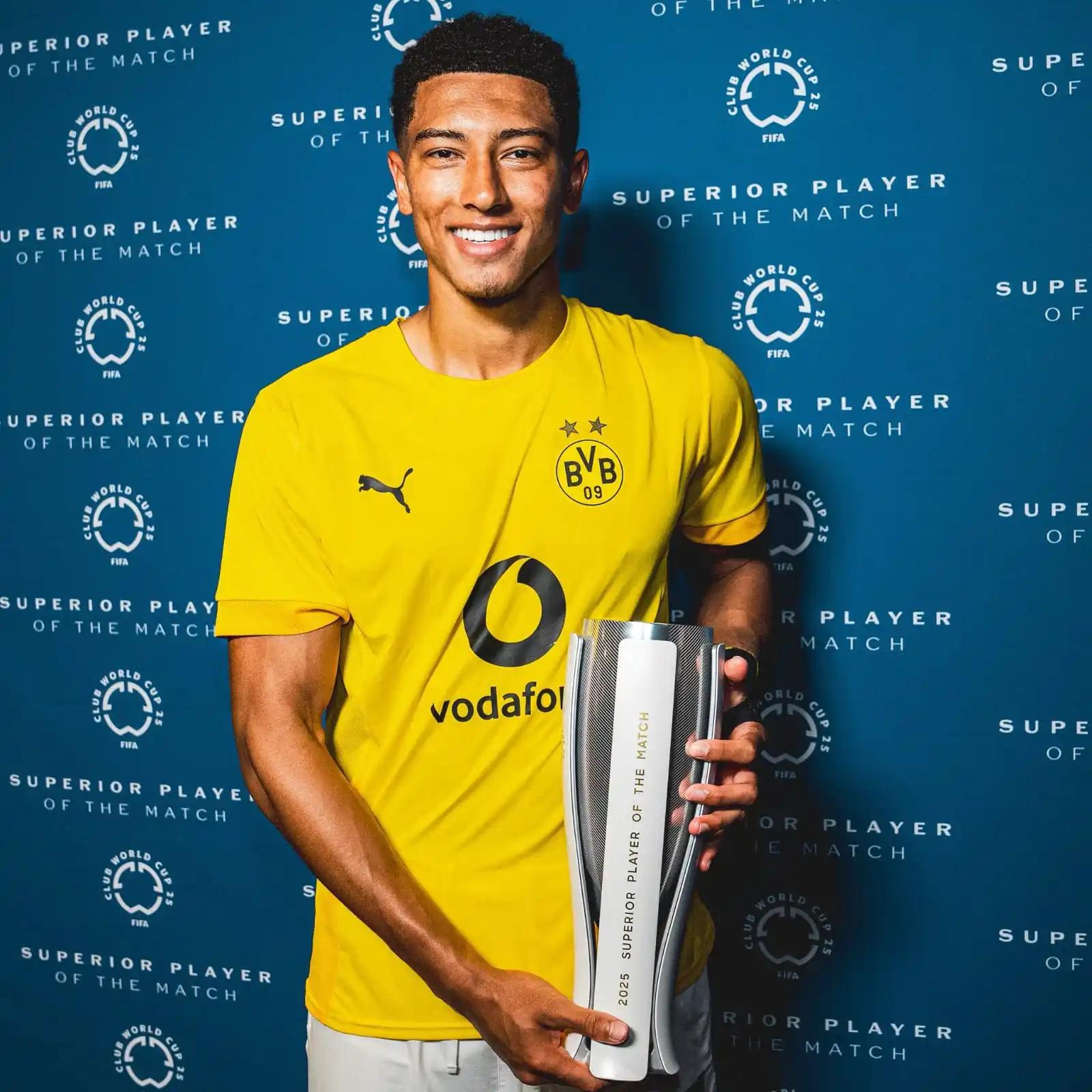 Image from Oyunun Tempi | Futbol Yayımları: Dünən Dortmund forması ilə ilk qolunu atan *Jobe Bellingham* matçın oy...