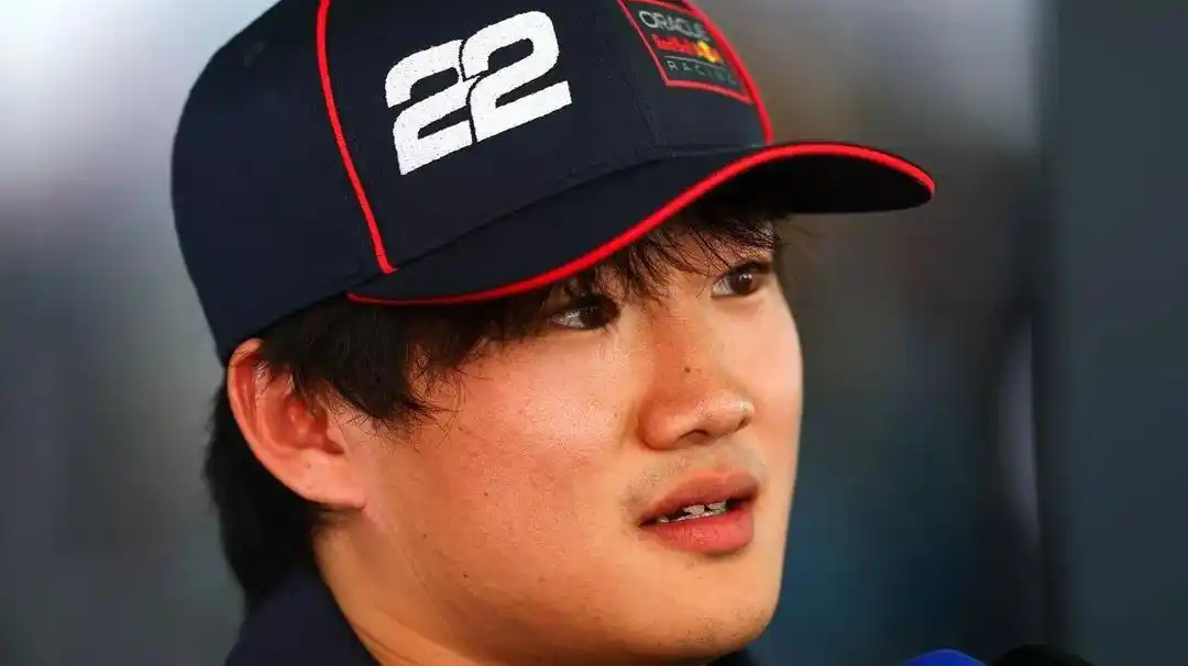 Image from Formula 1 | RacePress: *🗣️ Helmut Marko reveló que el coche de Tsunoda era 2-3 décimas más l...