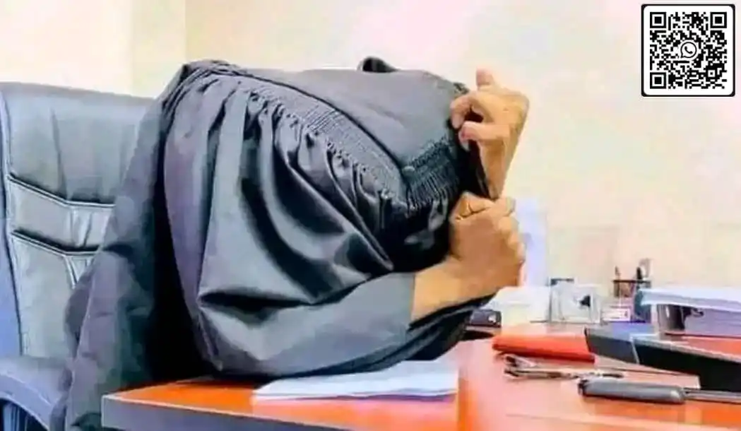 Image from 𝗭𝗜𝗠 𝗟𝗔𝗨𝗚𝗛𝗧𝗘𝗥 🇿🇼🤣•𝗝𝗢𝗞𝗘𝗦❤️: *Imagine telling your lawyer the whole story and he does this😐😐🤔😂�...
