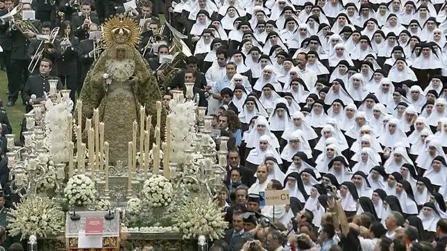 Image from Hermandad de la Macarena: Nuestra Hermandad reza por Madre Robledo, nueva Superiora General de l...
