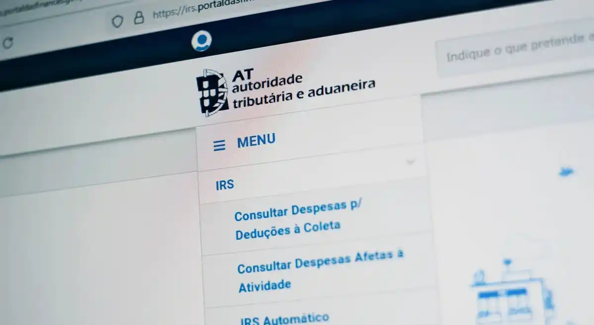 Image from RTP Notícias : *Trabalhadores e os pensionistas deverão receber em setembro retroativ...