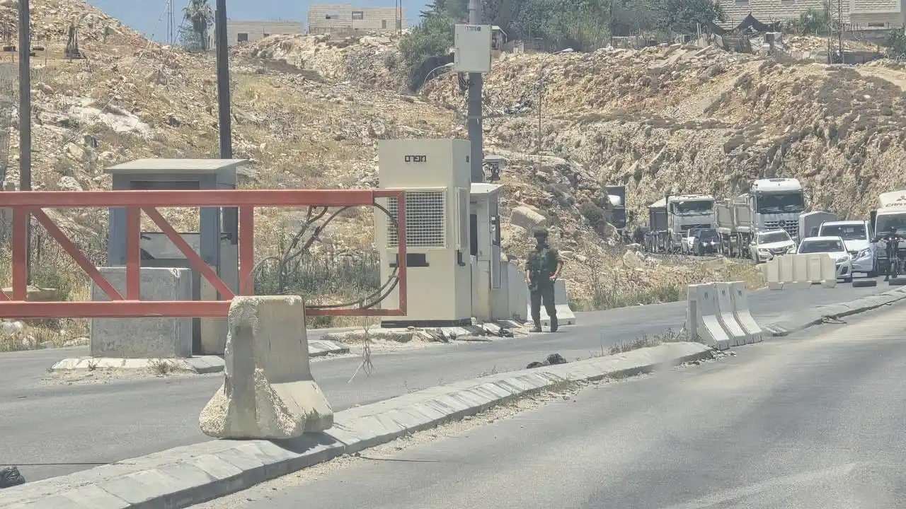 Image from وكالة فلسطين اليوم الإخبارية: 💥 عاجل | قوات الاحتلال تغلق حاجز جبع شمال القدس المحتلة....