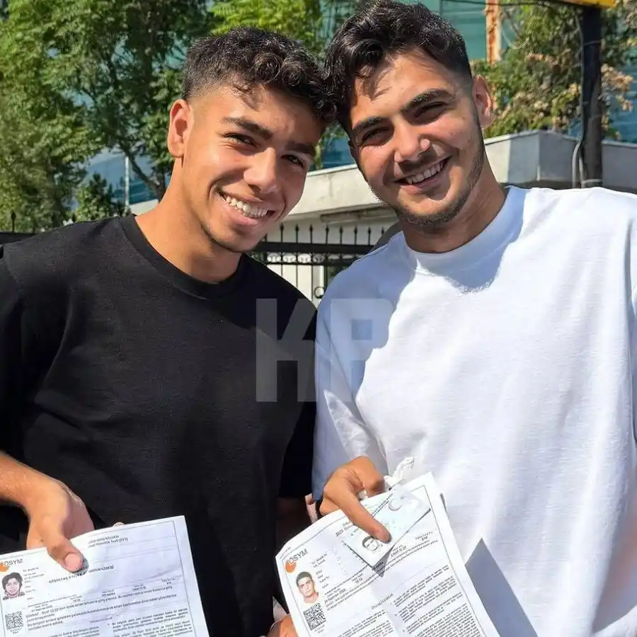 Image from Onedio: Beşiktaşlı futbolcular Mustafa Hekimoğlu ve Yiğit Yüksel, YKS’ye girdi...