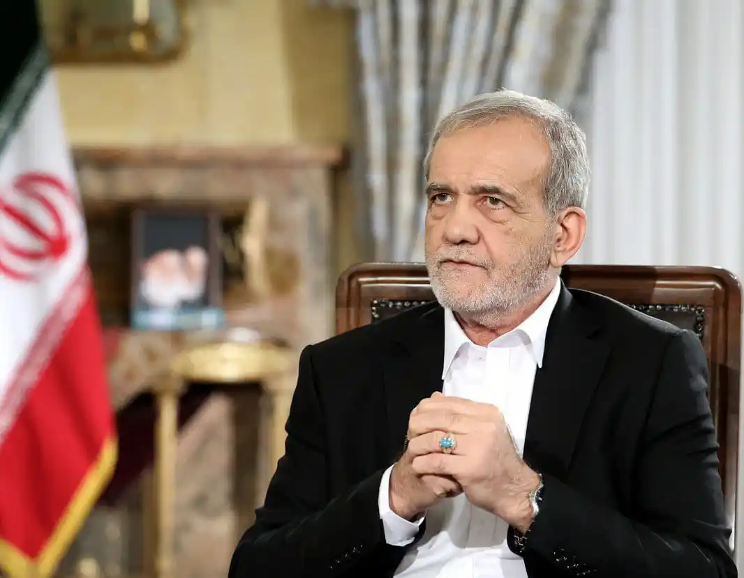 Image from Quds News Network: BREAKING | Iranian President Pezeshkian to his French counterpart: "We...