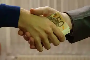 Image from Periódico OCTUBRE: *Corrupción y capitalismo, dos caras de la misma moneda* Secretariado ...