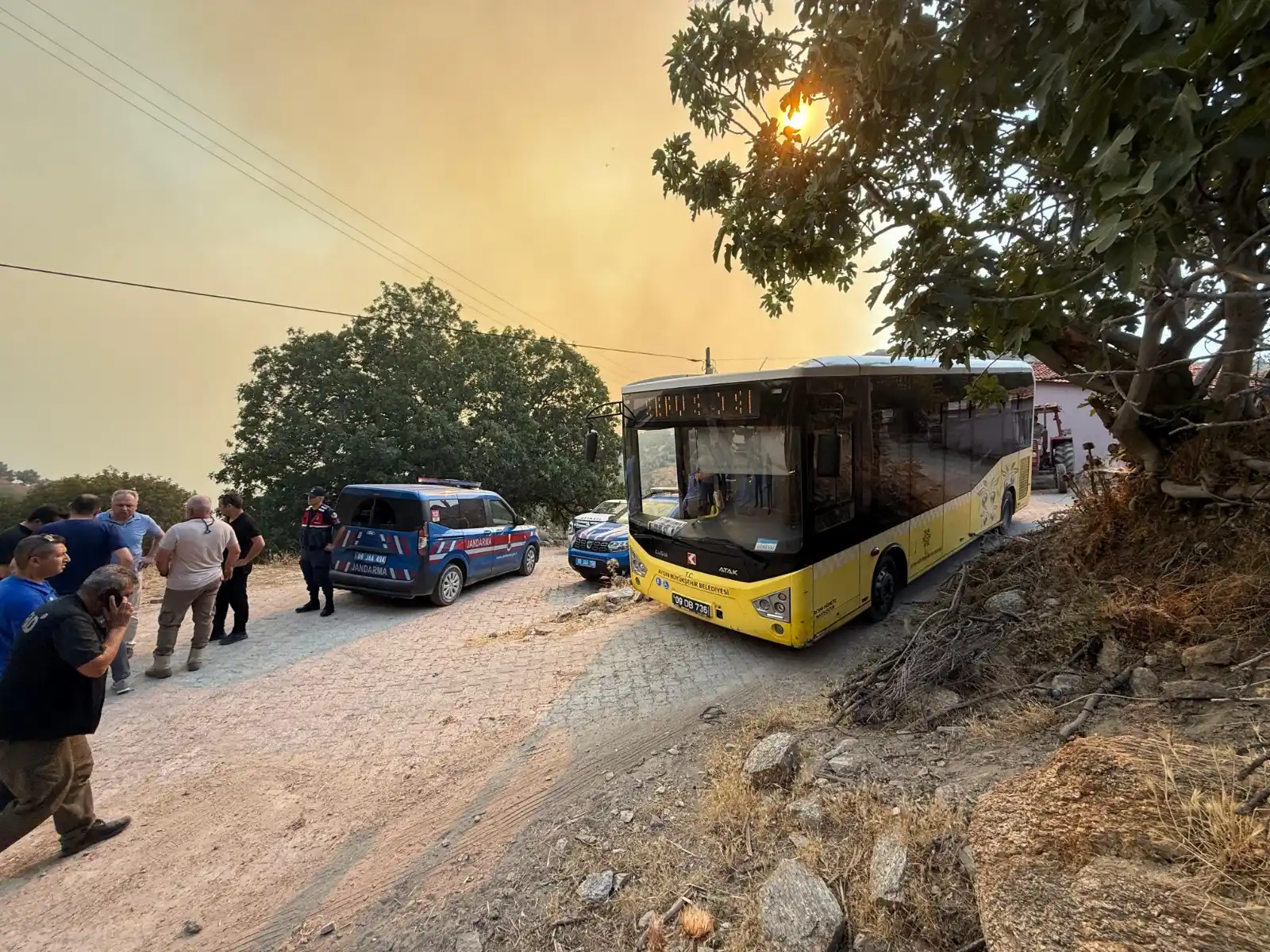 Image from Onedio: Efeler ilçesine bağlı Savrandere Mahallesi yakınlarında çıkan ve hızla...