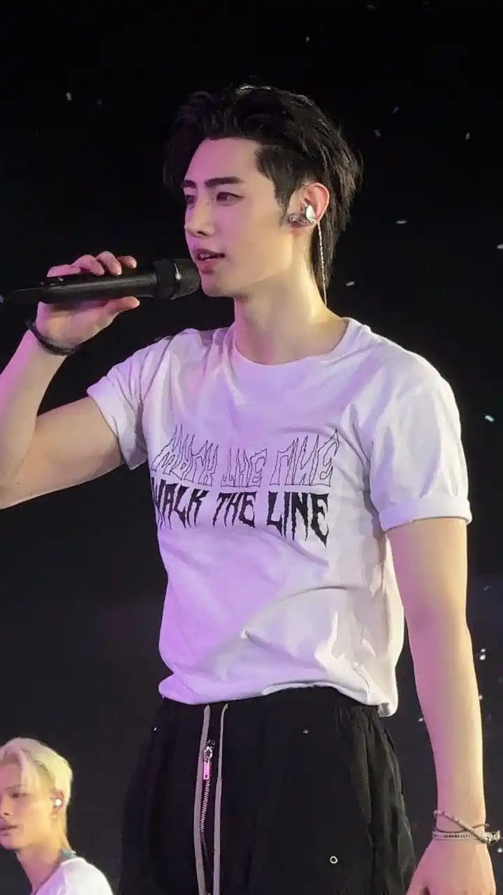 Image from 𝐄𝐍𝐇𝐘𝐏𝐄𝐍 𝐂𝐇𝐀𝐍𝐍𝐄𝐋 𝐔𝐏𝐃𝐀𝐓𝐄: 「 ✦ *ENHYPEN FANPIC* ✦ 」  [📸] WALK THE LINE IN BANGKOK MAIN SHOW  <a ...