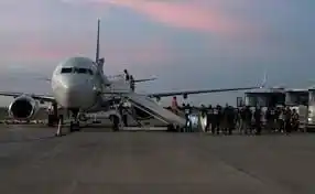 Image from NOTICIAS VENEZUELA: 📢Este viernes llegó al aeropuerto de Maiquetía un avión con 203 repat...