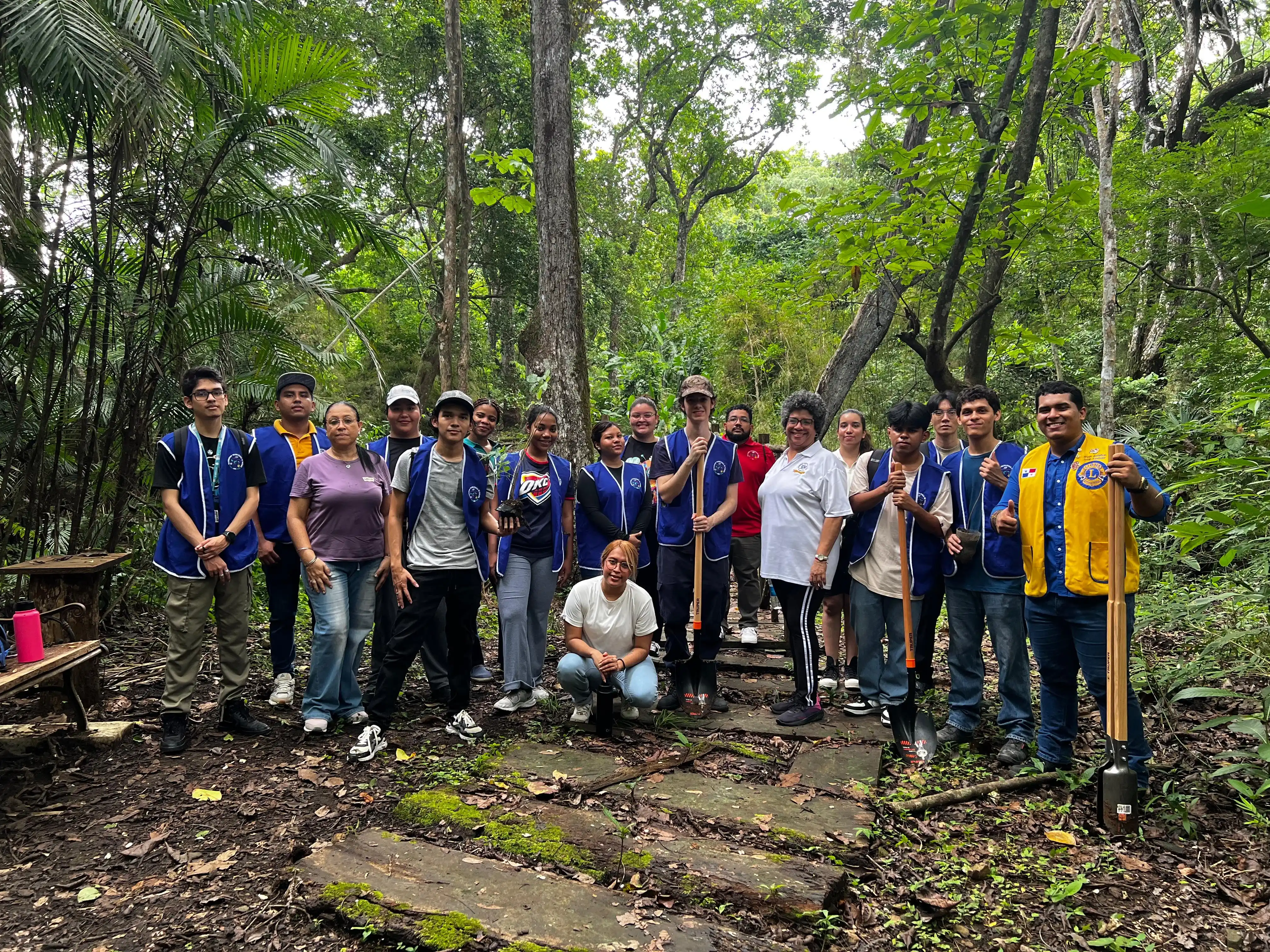 Image from Universidad Tecnológica de Panamá: 🪴🌳Estudiantes recorrieron y sembraron árboles en senderos del CVLS✅️...