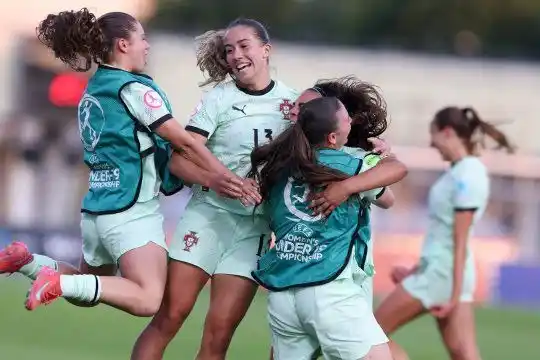 Image from A BOLA: Histórico: Portugal qualifica-se para as meias-finais do Euro sub-19  ...